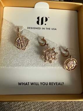 EP Treasures Of Olympus Cubic Zirconia Vintage Gold Plated Charm Set